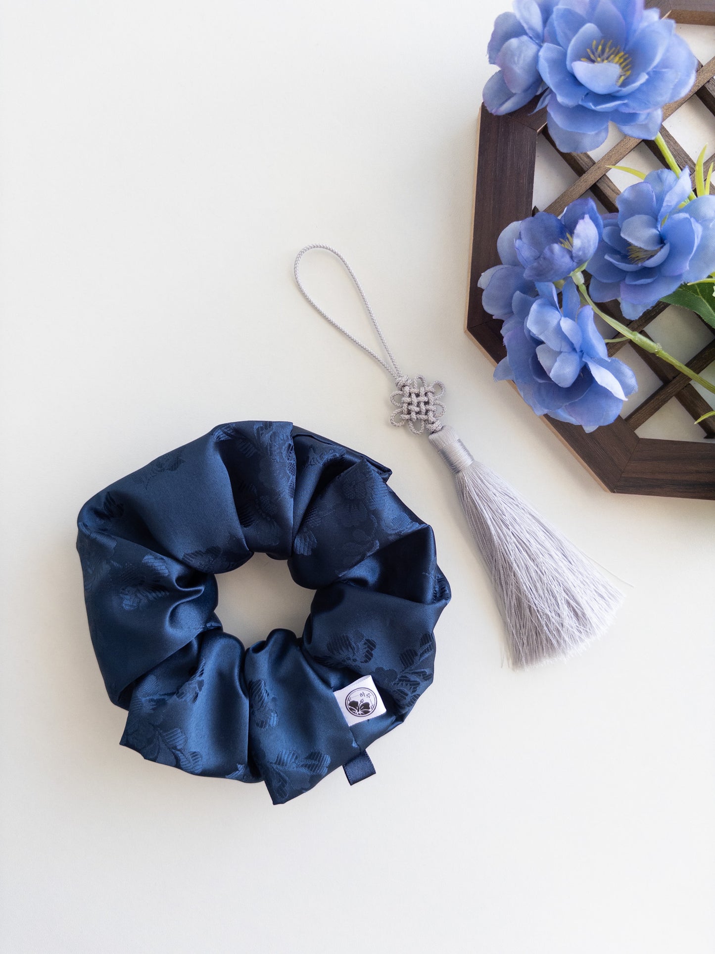 Navy hanbok scrunchie with Norigae