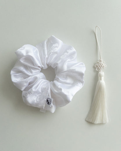 White Hanbok Scrunchie with a Norigae(korean traditional knot accessory)