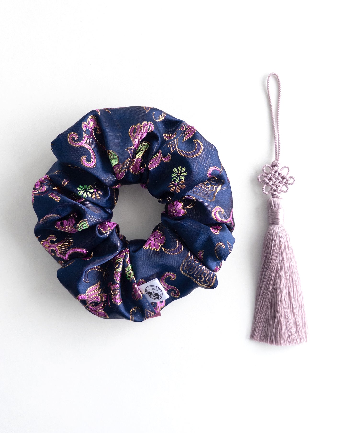 Bamhaneul hanbok scrunchie with light purple norigae